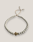 Armband mit goldener Schildkröte und weißem Korallenschwamm
