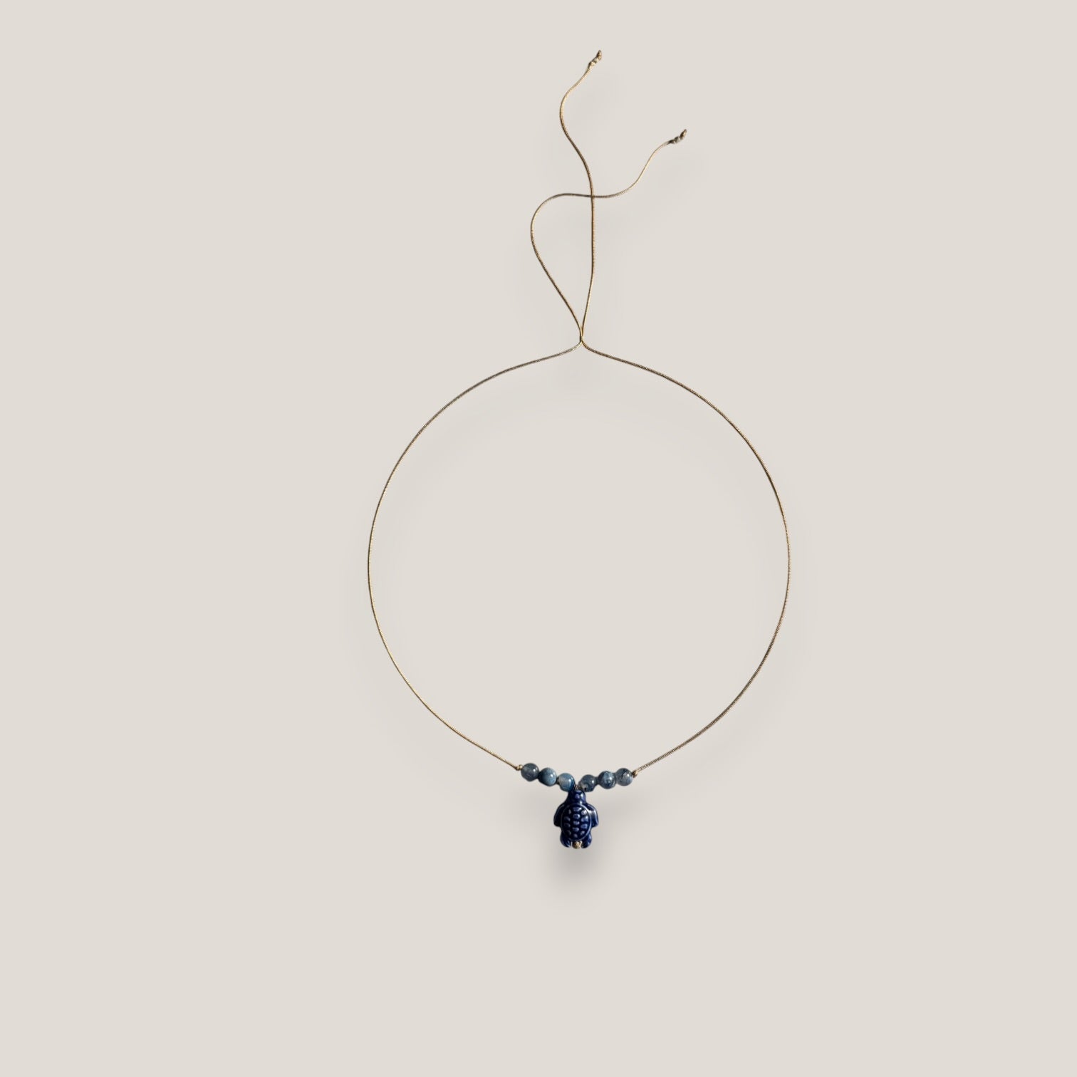 Collar midi tortuga cerámica azulón ágatas jaspeadas azules y blanco