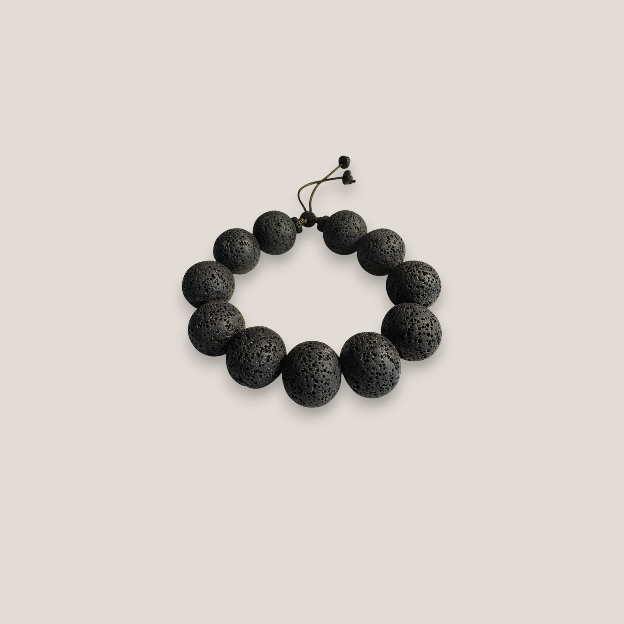 Armband mit großen schwarzen Schwammkorallenperlen