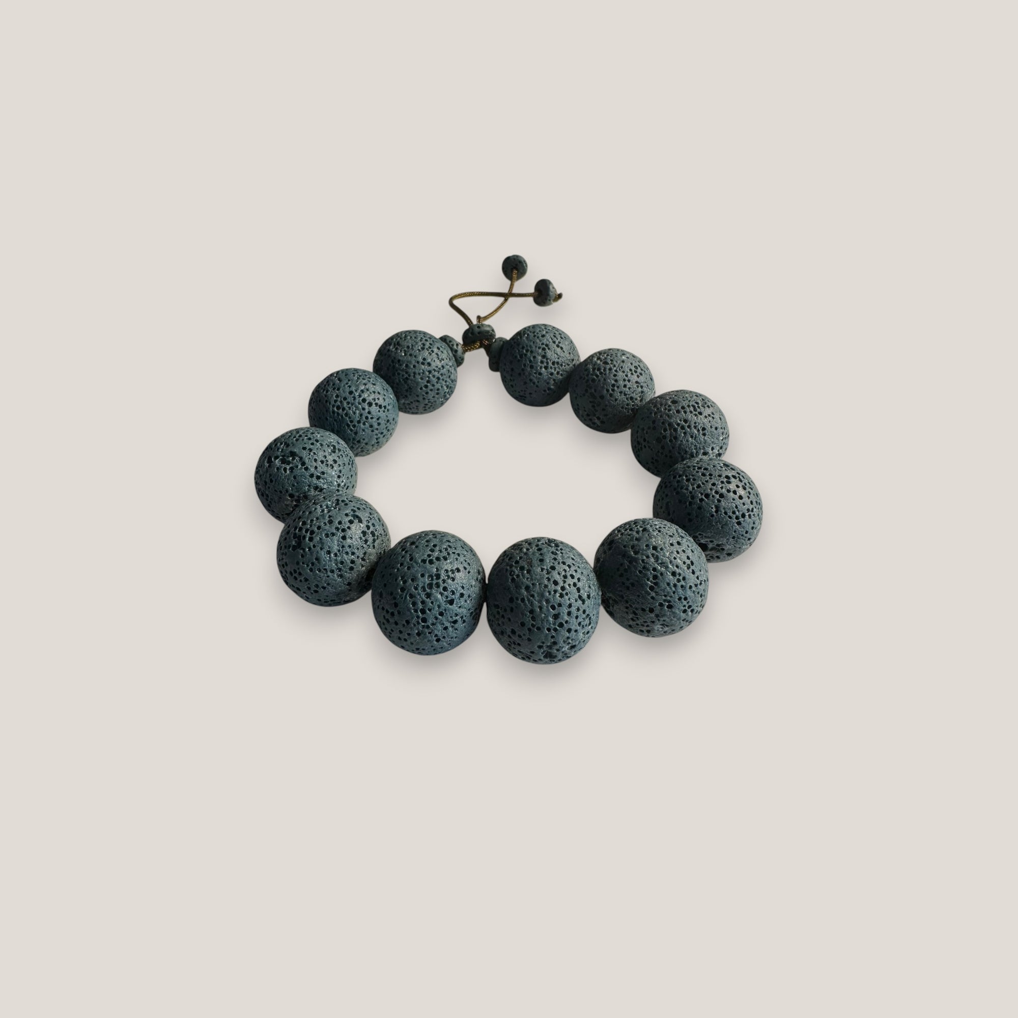 Armband mit großen getrockneten grünen Schwammkorallenperlen