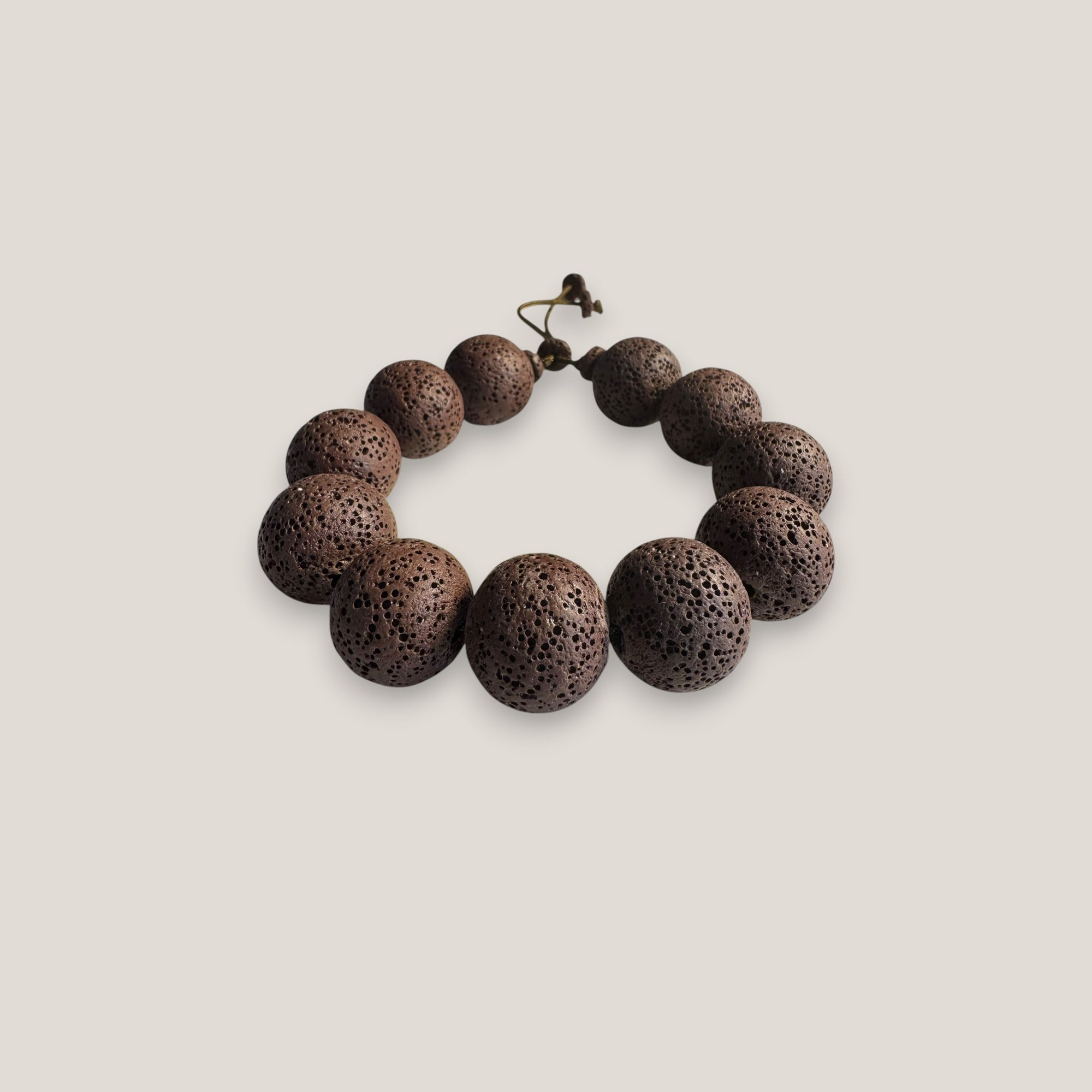 Armband mit großen braunen Schwammkorallenperlen