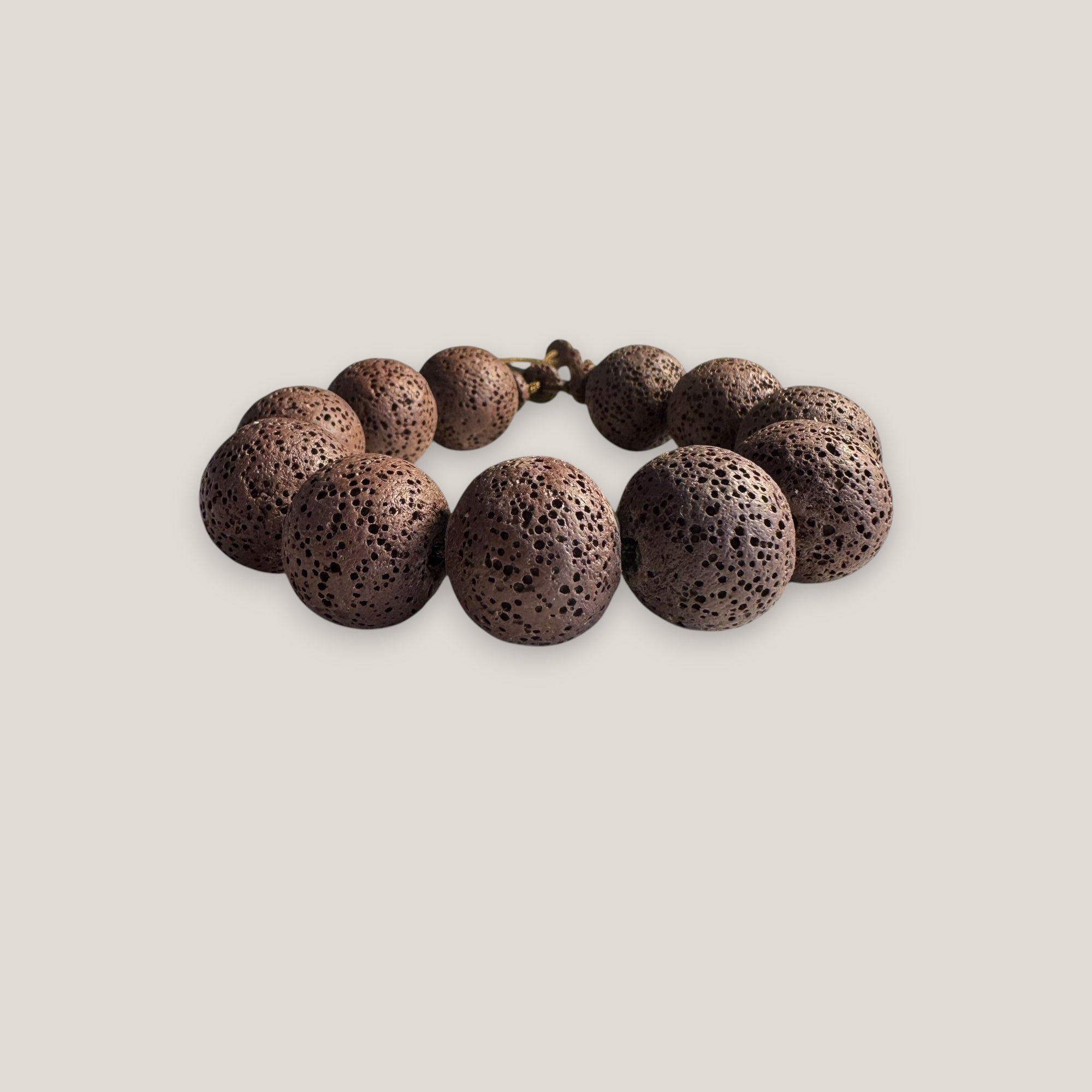 Armband mit großen braunen Schwammkorallenperlen