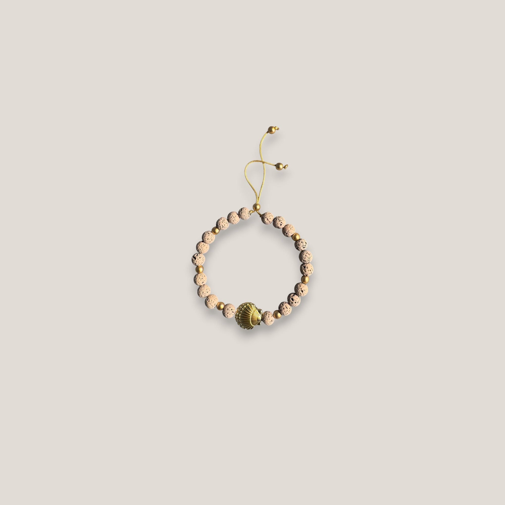 Pulsera gran concha dorada lava arena