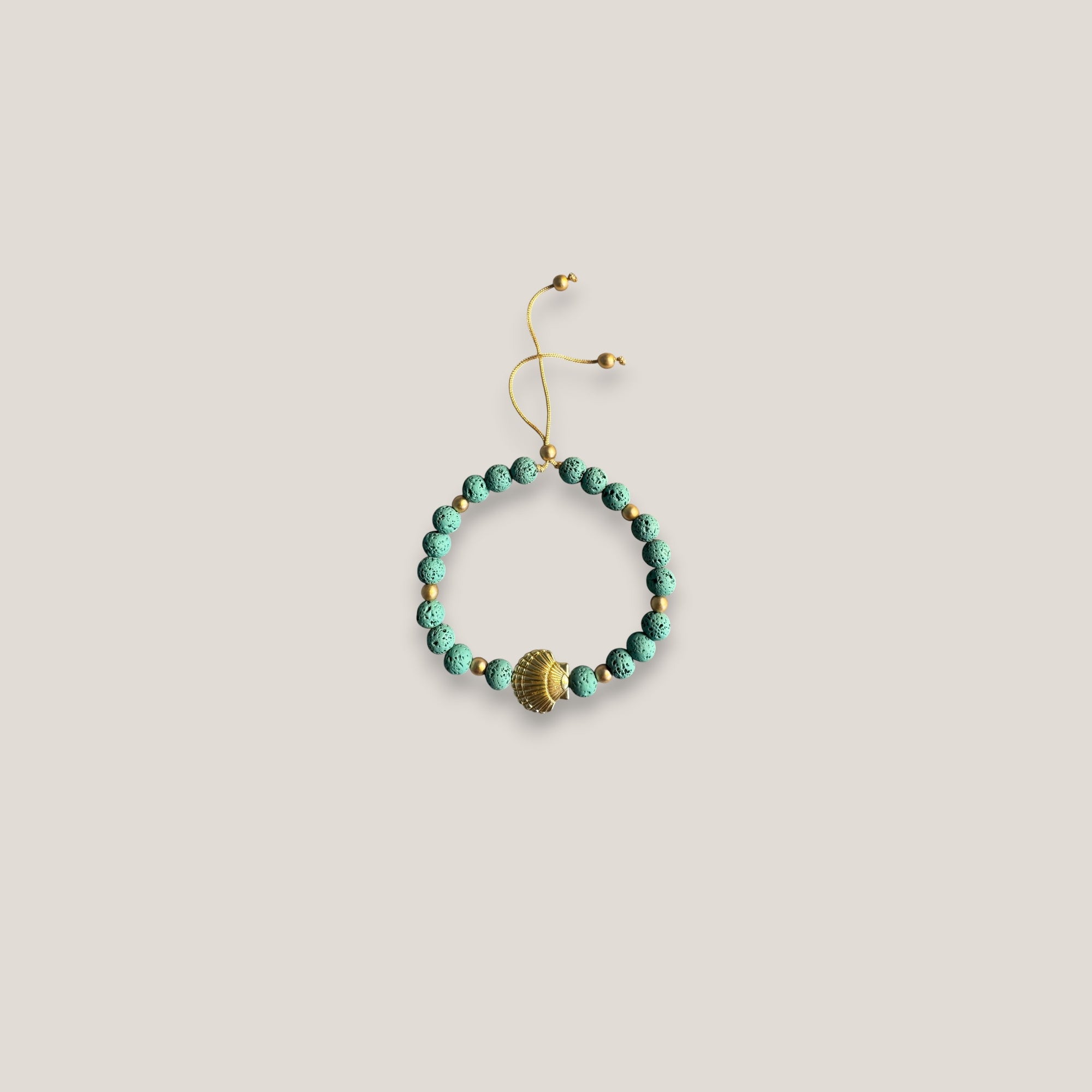 Pulsera gran concha dorada lava verde agua
