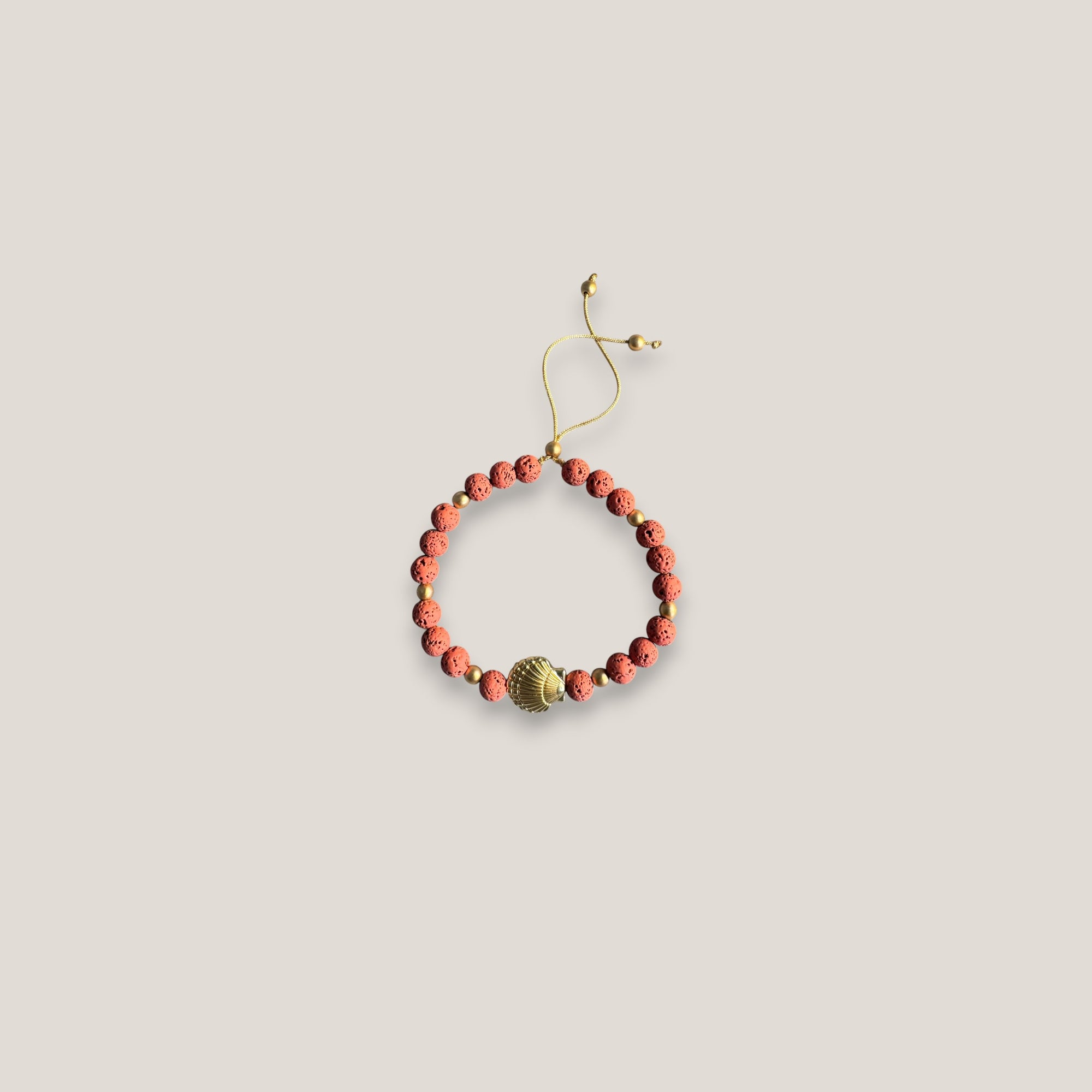 Pulsera gran concha dorada lava fucsia