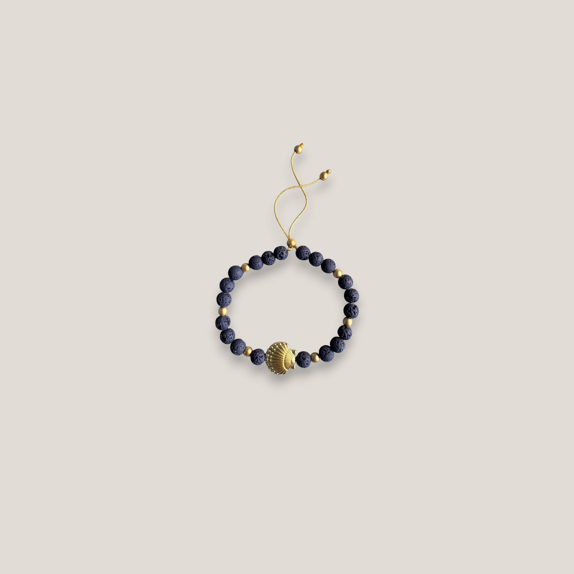 Pulsera gran concha dorada lava azul oscuro