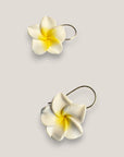 Pendientes gancho acero oro flor Plumeria blanca amarilla howlitas naturales