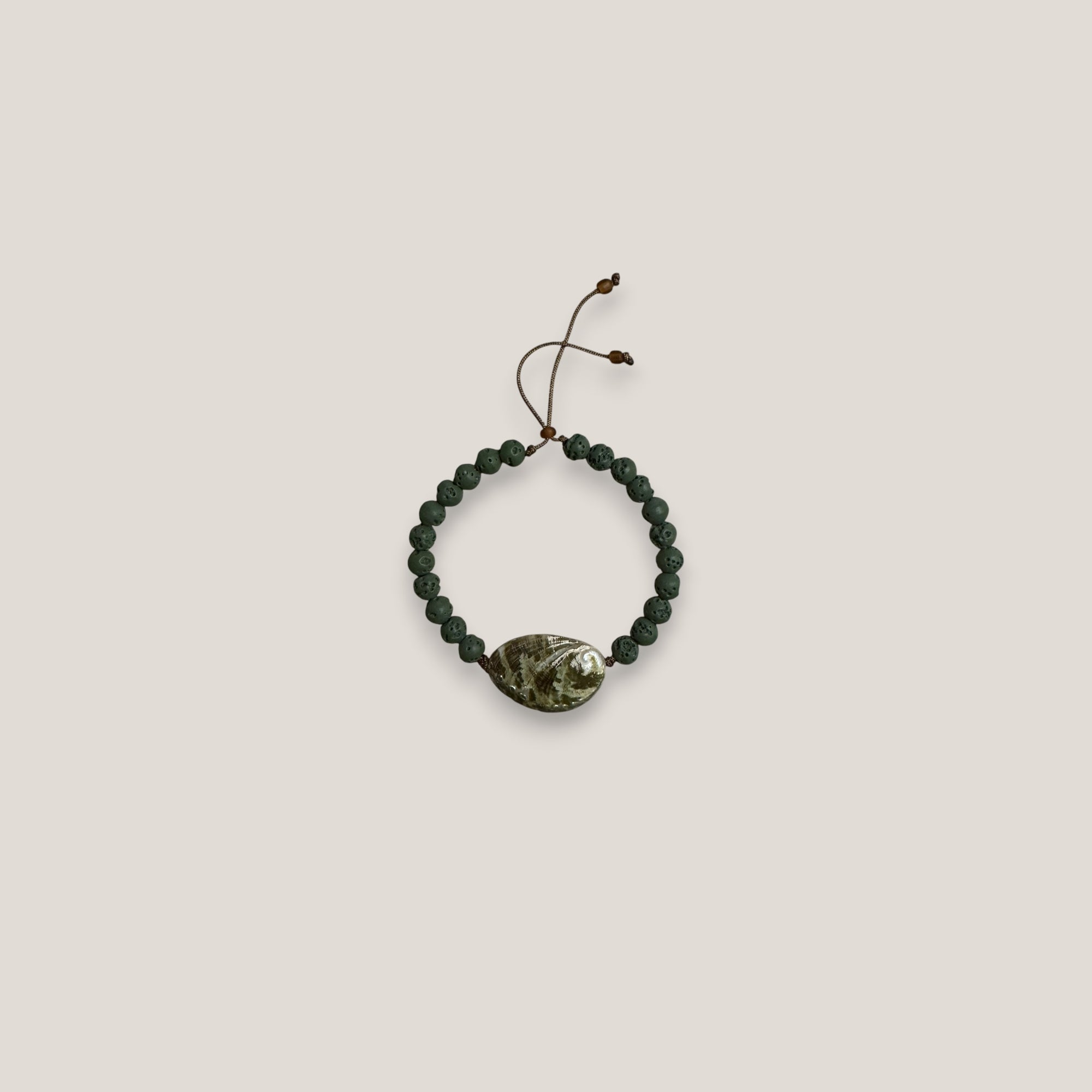 Pulsera doble avalón en verdes esponja coral verde caqui