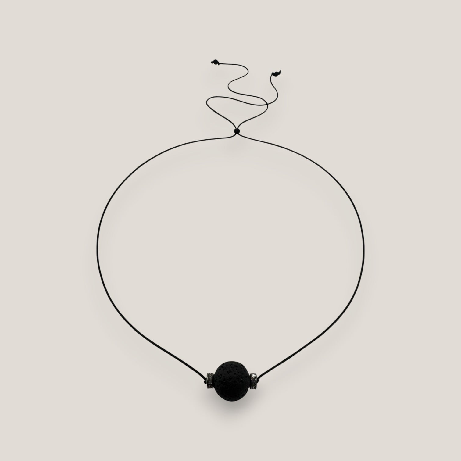 Collar minimal bola de lava negra 12mm separadores gunmetal cristalitos brillantes