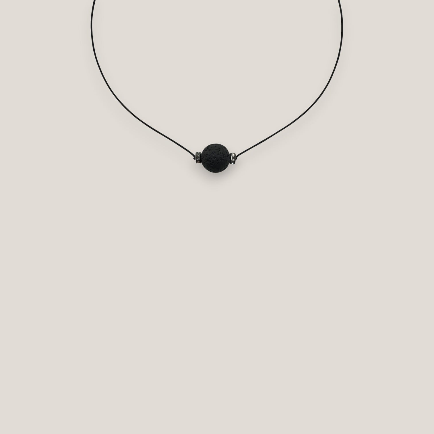Collar minimal bola de lava negra 12mm separadores gunmetal cristalitos brillantes