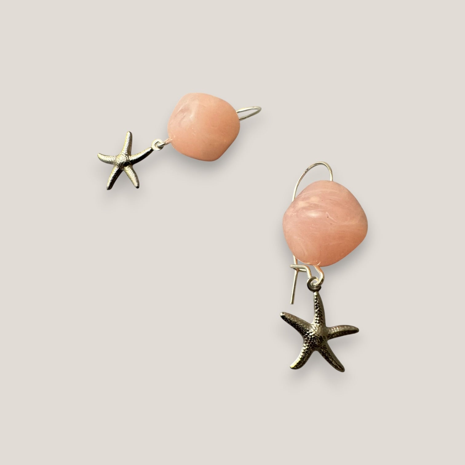 Pendientes gancho resina rosa claro estrella acero