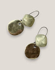Pendientes gancho resina gris moneda irregular zamak plata vieja