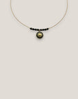 Collar midi medalla sol dorada esmalte negro lava negra separadores dorados cristalitos negros