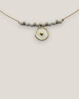 Collar midi medalla corazón dorada esmalte blanco esponja blanca separadores dorados cristalitos brillantes