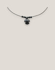 Collar midi con tortuga Howlita negra lava negra