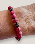 Pulsera Dafne con lava fucsia y filigranas bronce con cristalitos