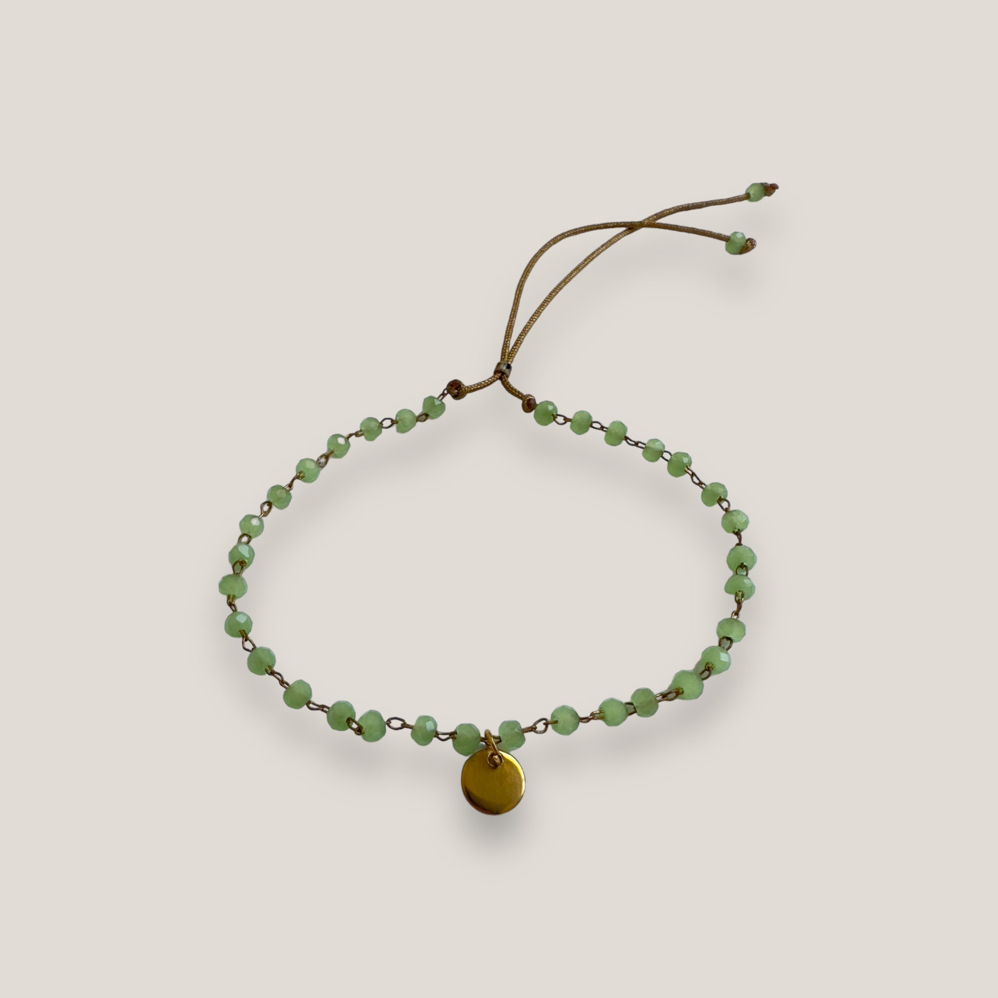 Pulsera cadena y medallita acero oro con cuentas de cristal en verde olivina